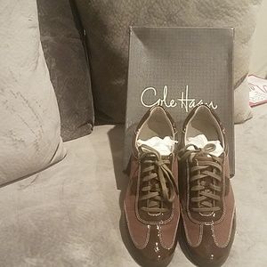 Brown fabric and patent leather lace up Oxford